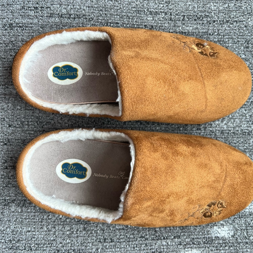 Camel-colored Dr. Comfort slippers size 6
